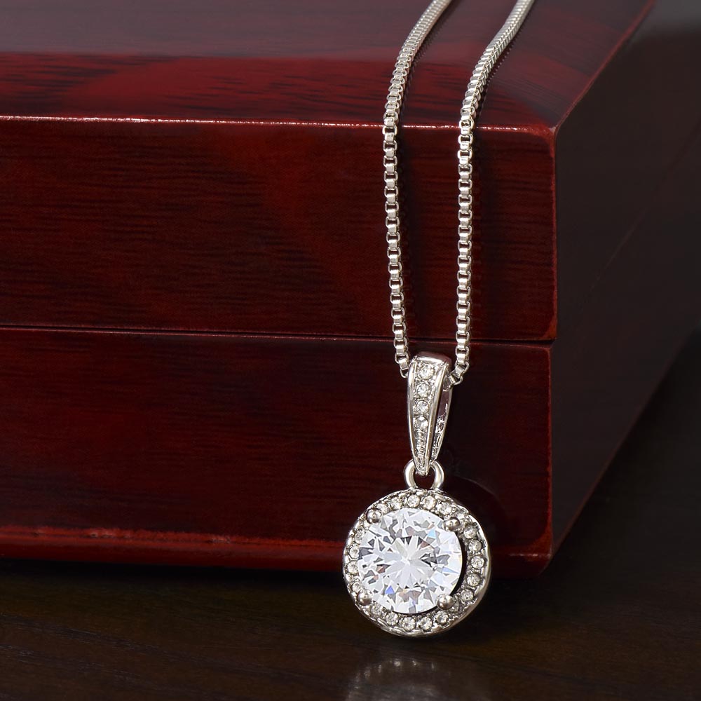 MOM'S STUNNING PENDANT NECKLACE